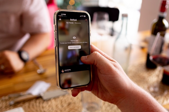 Dating im 21. Jahrhundert: Zwischen Swipe, Like und echten GefĂĽhlen